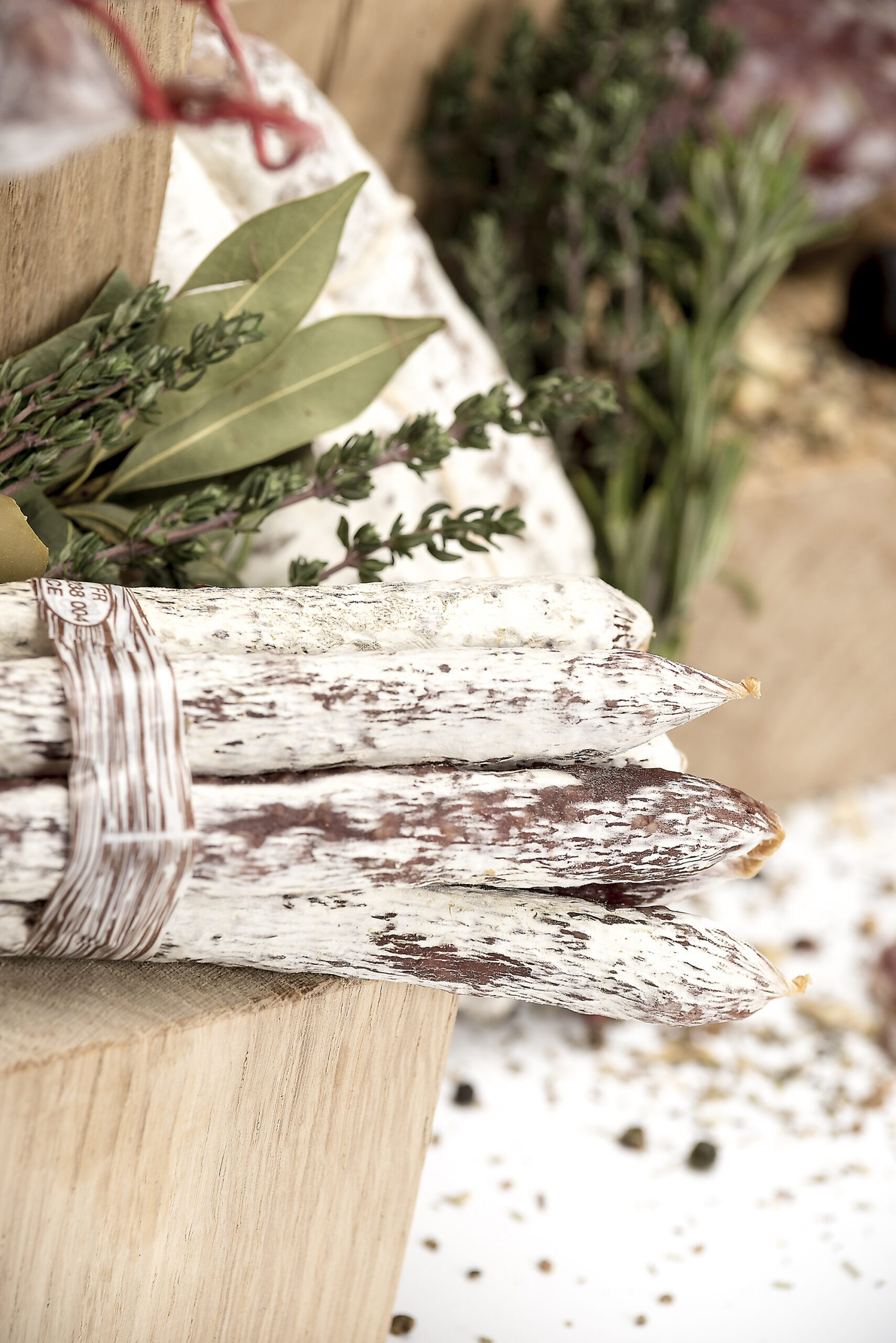 Chez Maison Chillet, peut-on acheter des saucissons pour les marchés, épiceries fines et magasins spécialisés ?